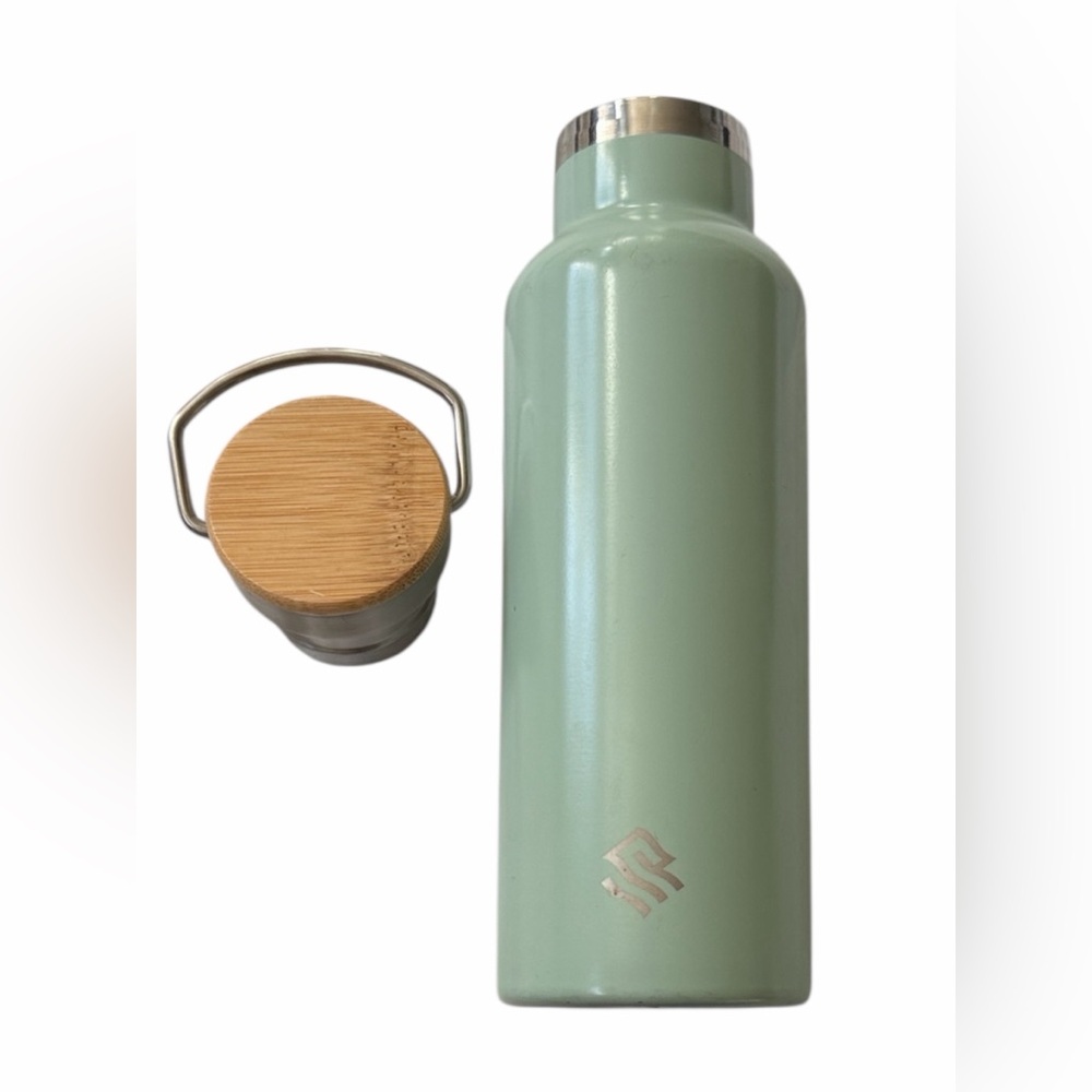 SILVERSEA Mint Green Stainless Water Bottle with Bamboo Cap